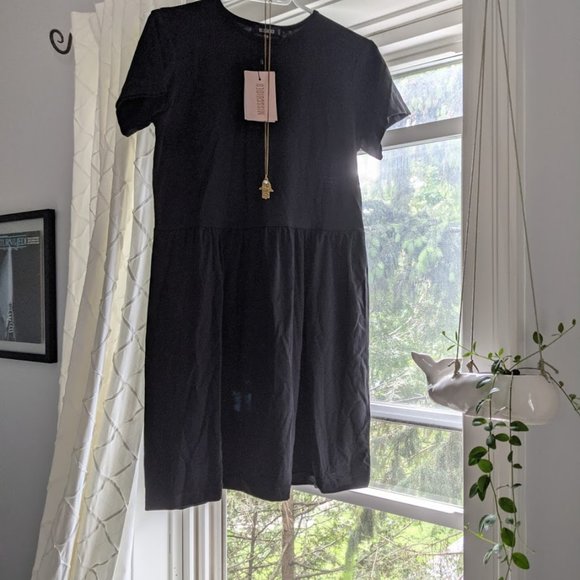 Black Short Sleeve Smock Dress - Picture 2 of 2
